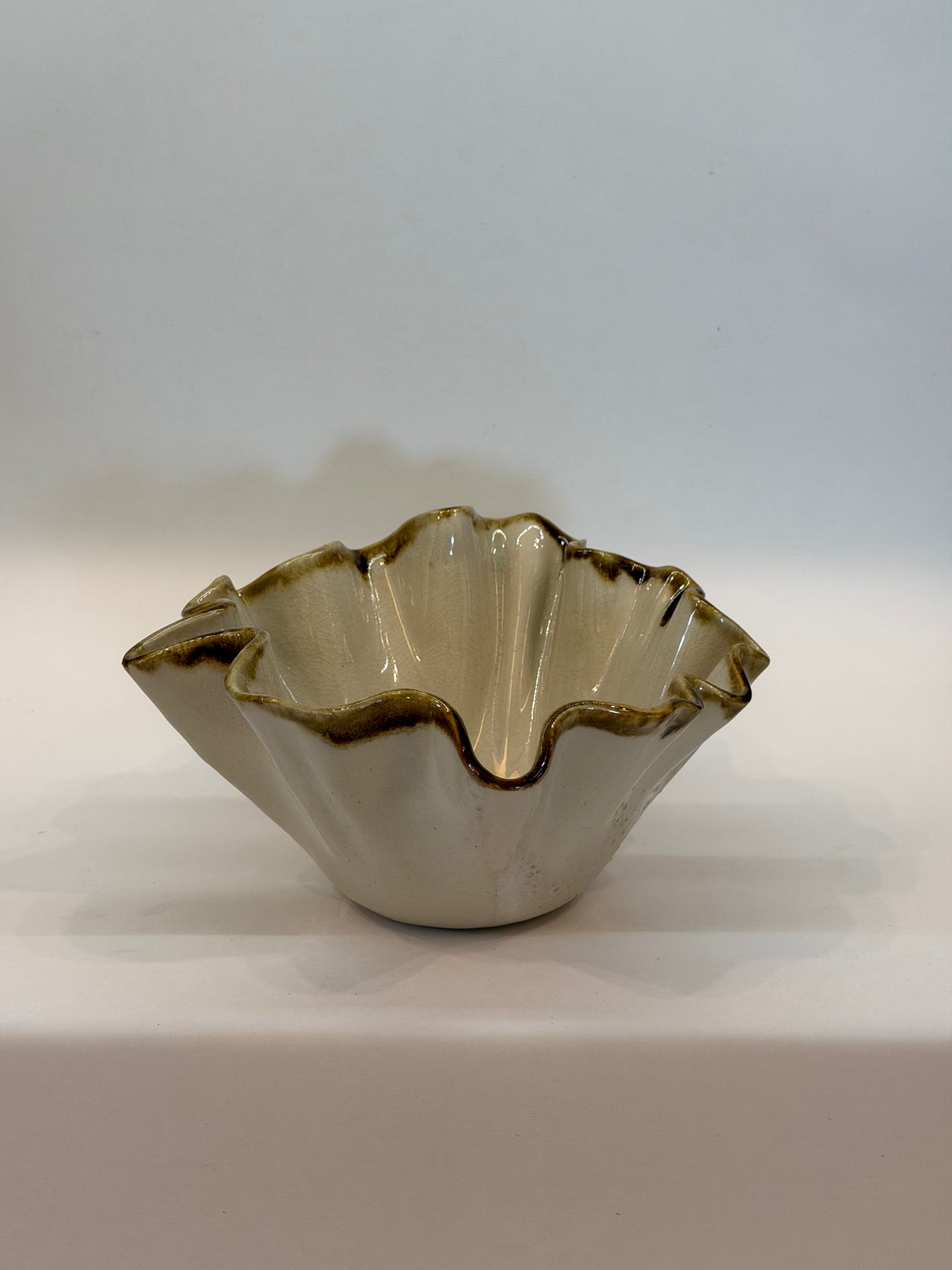 Frilly Bowl - Brown Edges