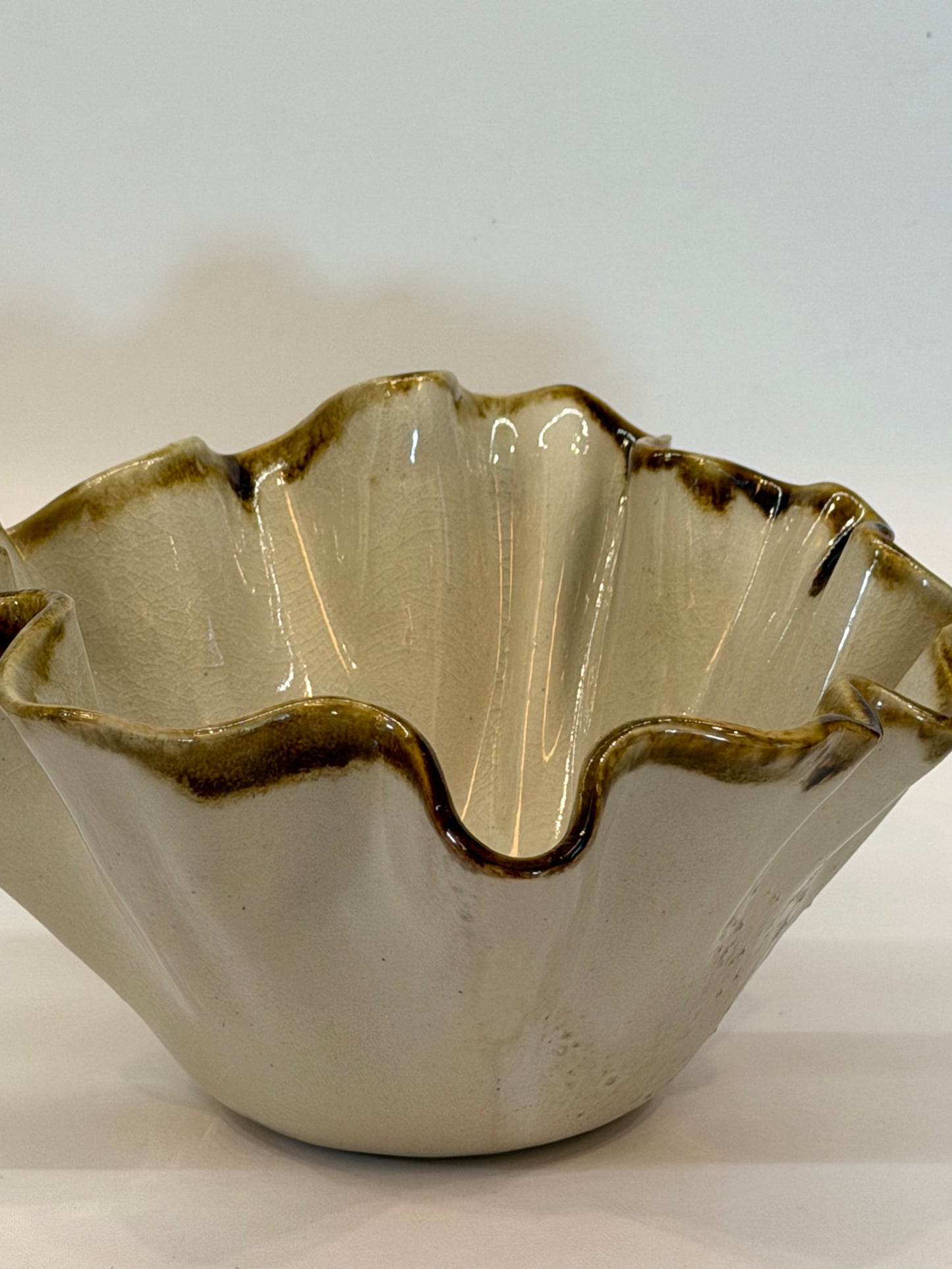 Frilly Bowl - Brown Edges