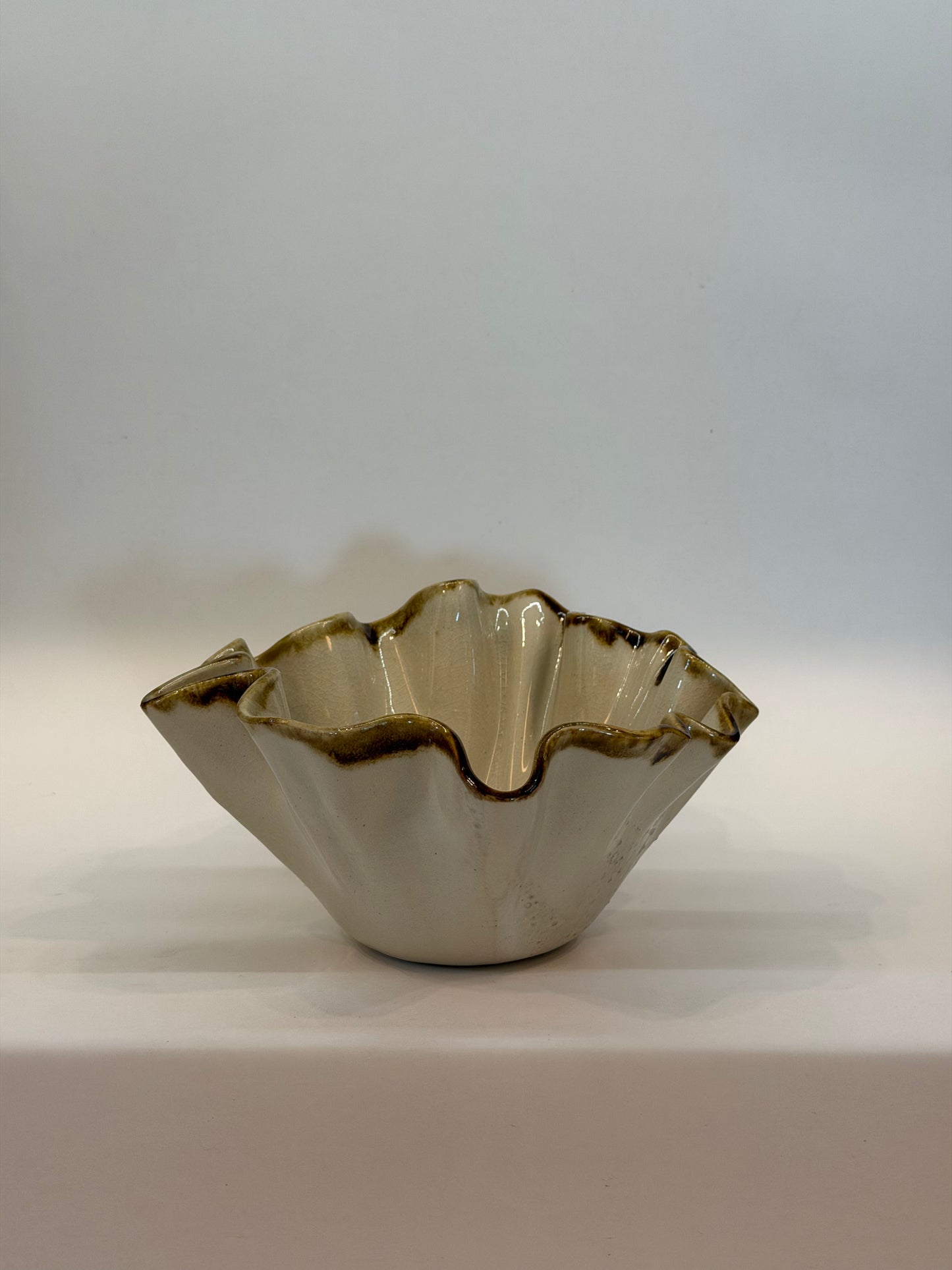 Frilly Bowl - Brown Edges
