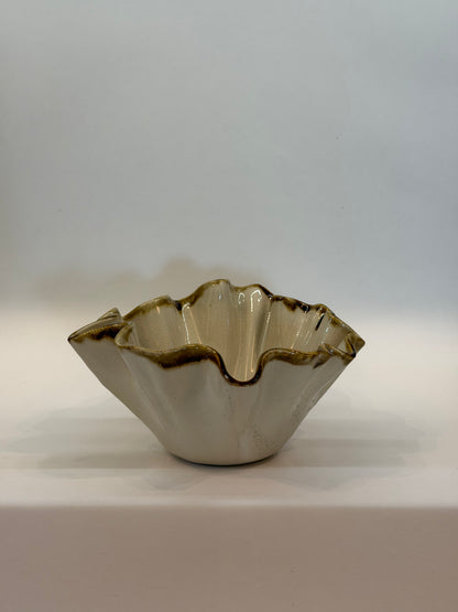 Frilly Bowl - Brown Edges